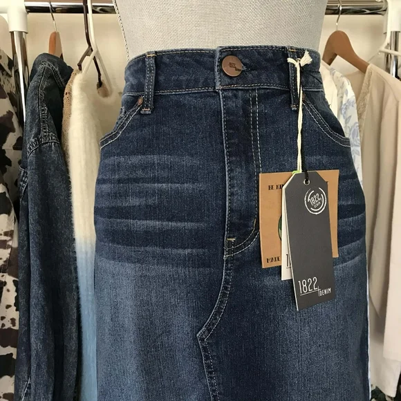 1822 Denim Dark Navy High Rise NWOT Maxi Skirt Womens Size 28 Inch Waist - Picture 4 of 9